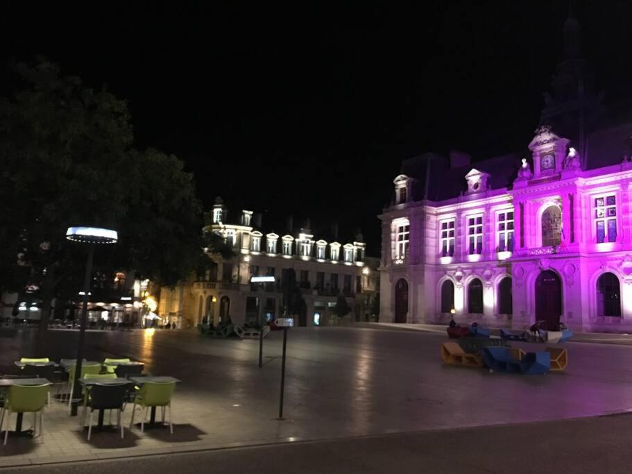 Bel Appartement Climatise Plein Centre Ville Poitiers Ngoại thất bức ảnh
