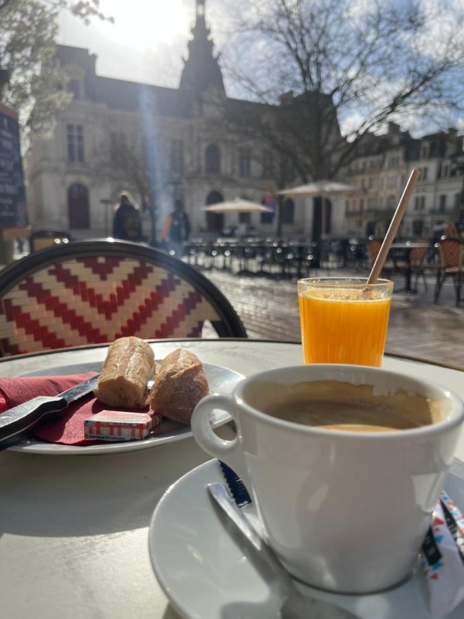 Bel Appartement Climatise Plein Centre Ville Poitiers Ngoại thất bức ảnh